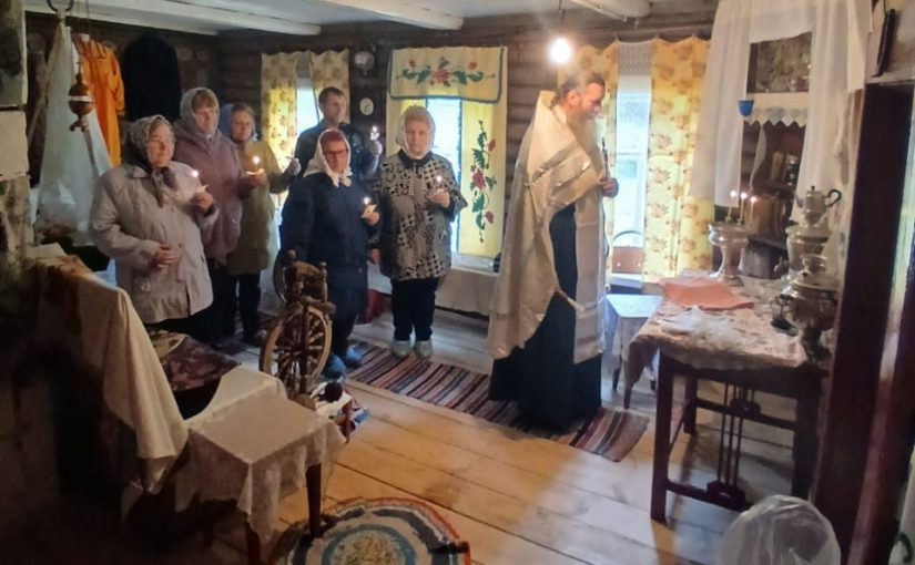 Протоиерей Георгий Трофимов освятил Музей села Кевдо-Вершина и памятник жертвам эпидемии 1910 года, установленный на территории сельского кладбища