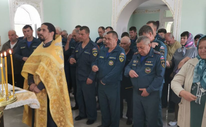 Благодарственный молебен и освящение пожарной техники совершены в праздник иконы Божией Матери «Неопалимая Купина»