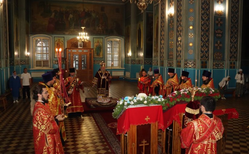 В канун дня памяти новомучеников и исповедников Сердобских епископ Митрофан совершил всенощное бдение в кафедральном соборе Архангела Михаила г.Сердобска