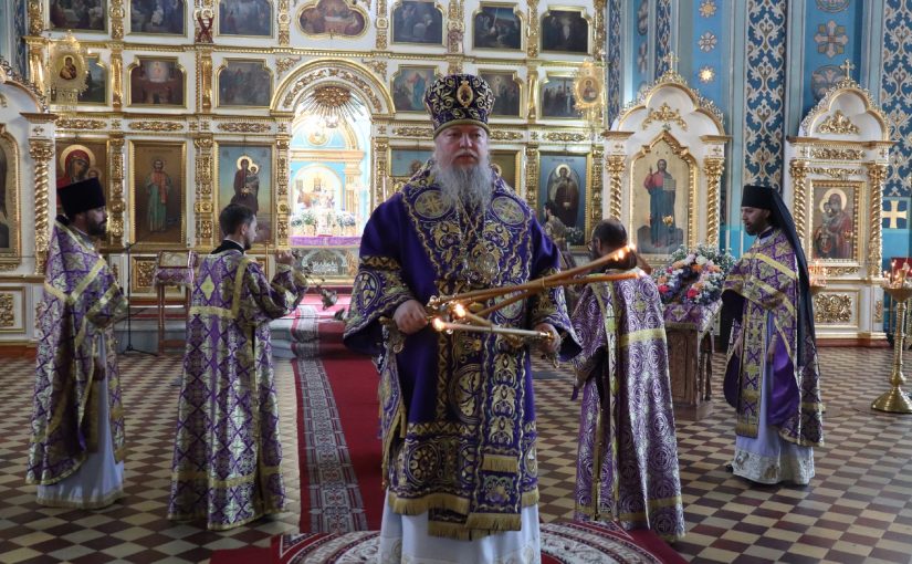 В праздник Воздвижения Креста Господня епископ Митрофан совершил Литургию в кафедральном соборе Архангела Михаила г.Сердобска