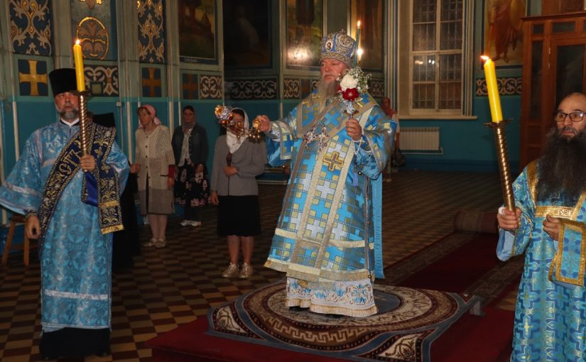В канун празднования Рождества Пресвятой Богородицы и Приснодевы Марии епископ Митрофан совершил всенощное бдение в кафедральном соборе Архангела Михаила г.Сердобска