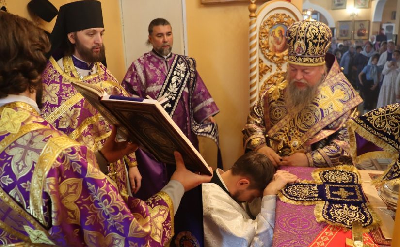 В Неделю 16-ю по Пятидесятнице епископ Митрофан совершил Литургию в церкви Покрова Пресвятой Богородицы р.п.Башмаково