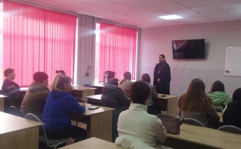 Протоиерей Артемий Гуменюк посетил общешкольное собрание в МБОУ многопрофильный лицей с.Малая Сердоба