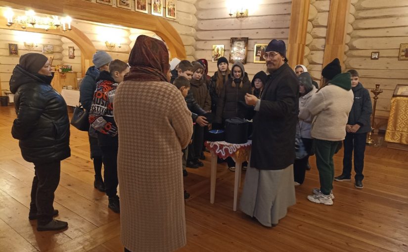 Настоятель храма Успения Божией Матери с.Кириллово Земетчинского района провел экскурсию и беседу для гостей из МБОУ «Лицей» р.п. Земетчино