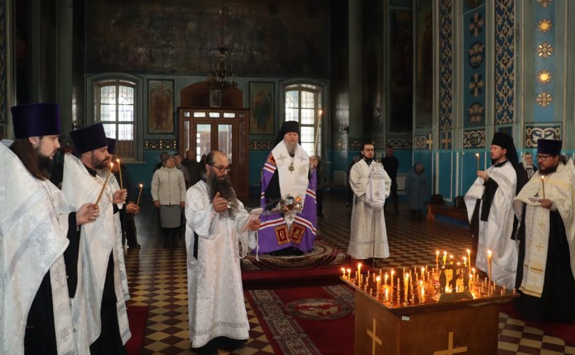 Поминовение всех православных христиан, безвинно богоборцами убиенных или безвинно пребывавших в заключении, состоялось в кафедральном соборе Архангела Михаила г.Сердобска