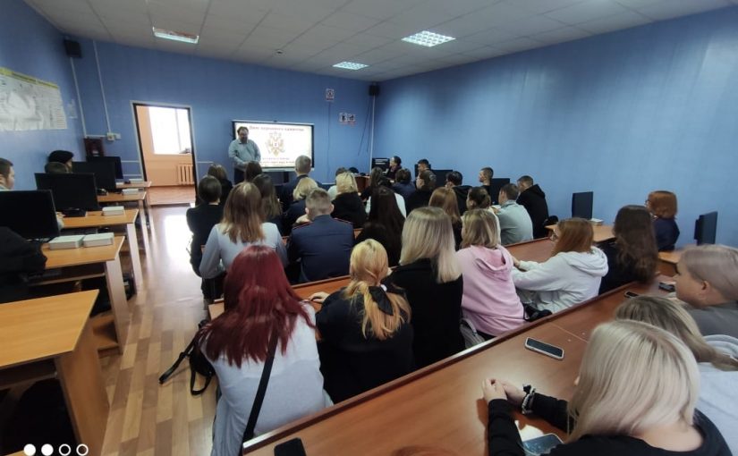 В Спасском колледже профессиональных технологий и бизнеса состоялась духовно-просветительская беседа, посвященная предстоящим празднованиям  Дня народного единства и Казанской иконе Божией Матери