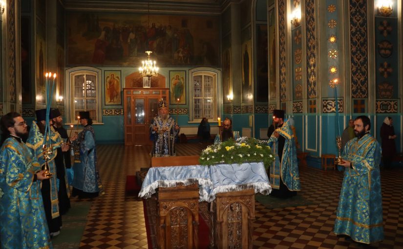 В канун Недели 20-й по Пятидесятнице епископ Митрофан совершил всенощное бдение в кафедральном соборе Архангела Михаила г.Сердобска