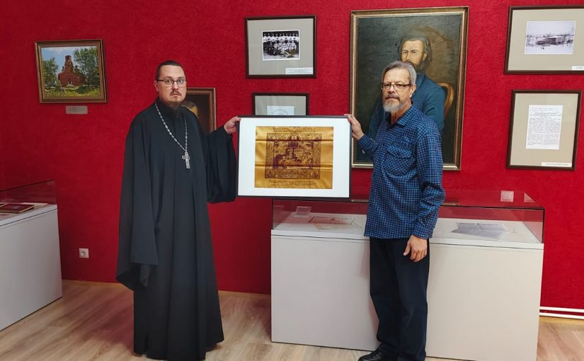 Вадинскому историко-краеведческому музею передана уникальная историческая реликвия – старинный антиминс 1984 года