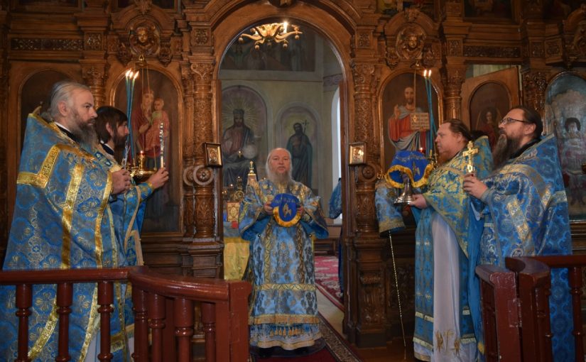 В праздник Иконы Божией Матери, именуемой «Знамение», епископ Митрофан совершил Литургию в храме Архангела Михаила с. Салтыково Земетчинского района