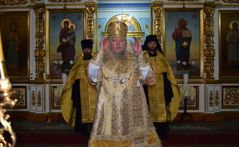 В канун Недели 29-й по Пятидесятнице епископ Митрофан совершил всенощное бдение в кафедральном соборе Архангела Михаила г.Сердобска