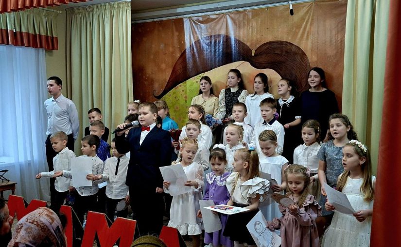 День матери глазами воспитанников воскресных школ Троице-Сканова епархиального женского монастыря