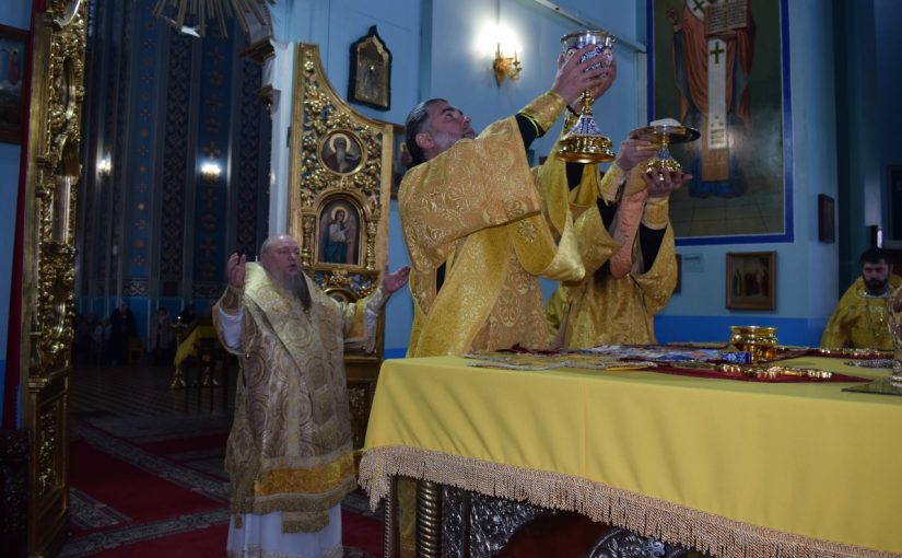 В Неделю 29-ю по Пятидесятнице епископ Митрофан совершил Литургию в  кафедральном соборе Архангела Михаила г.Сердобска