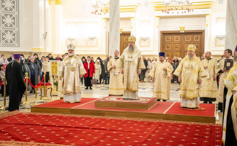 В праздник Рождества Христова иерархи Пензенской митрополии совершили великую вечерню в Спасском кафедральном соборе