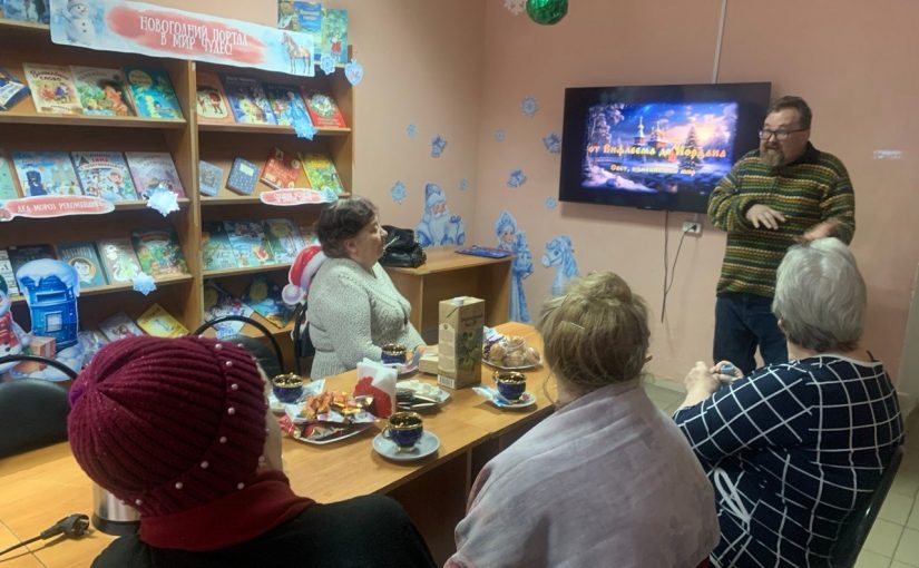 Помощник благочинного по миссионерской и катехизаторской деятельности Спасского благочиния провел беседу для членов клуба читателей центральной районной библиотеки Спасского района