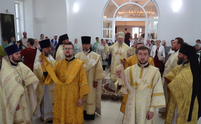 В Неделю Всех святых епископ Митрофан совершил Литургию в Троицком храме с.Липяги Спасского района